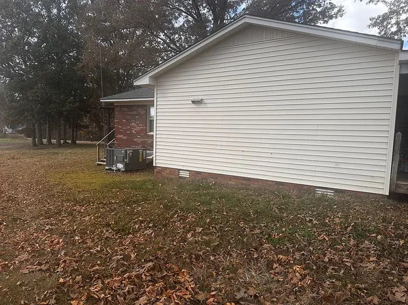 2225 Sand Ridge Rd, Lexington, TN 38351