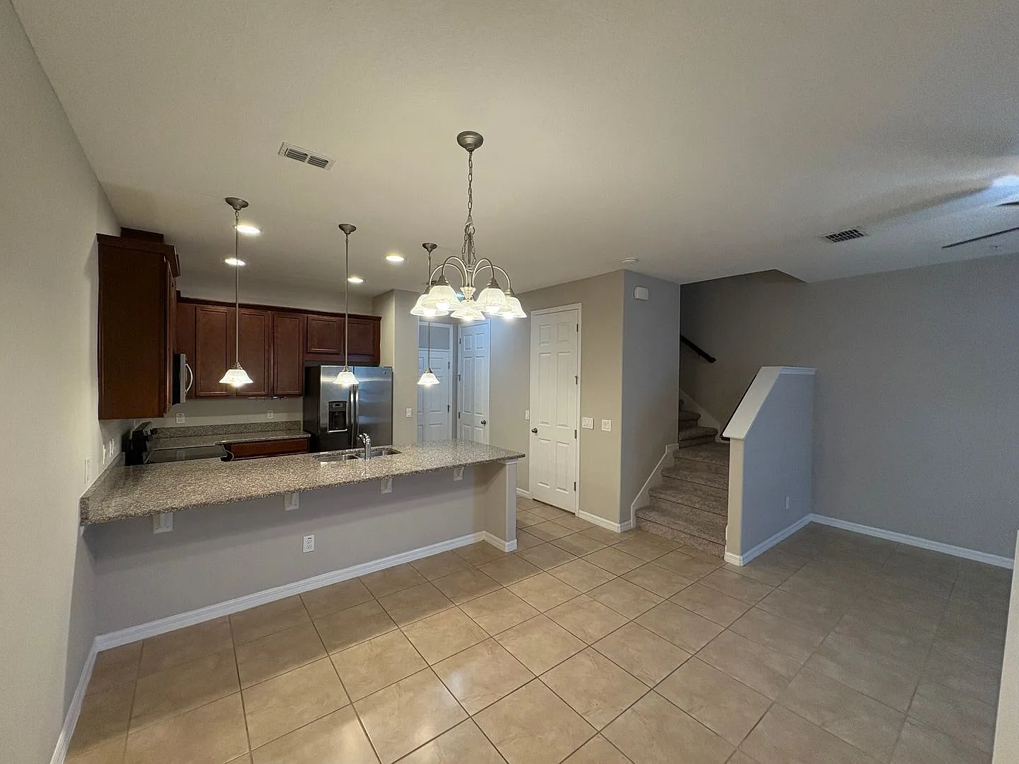 Gorgeous 3 bed/ 2.5ba Townhouse Won't last! Must See! — Photo 3