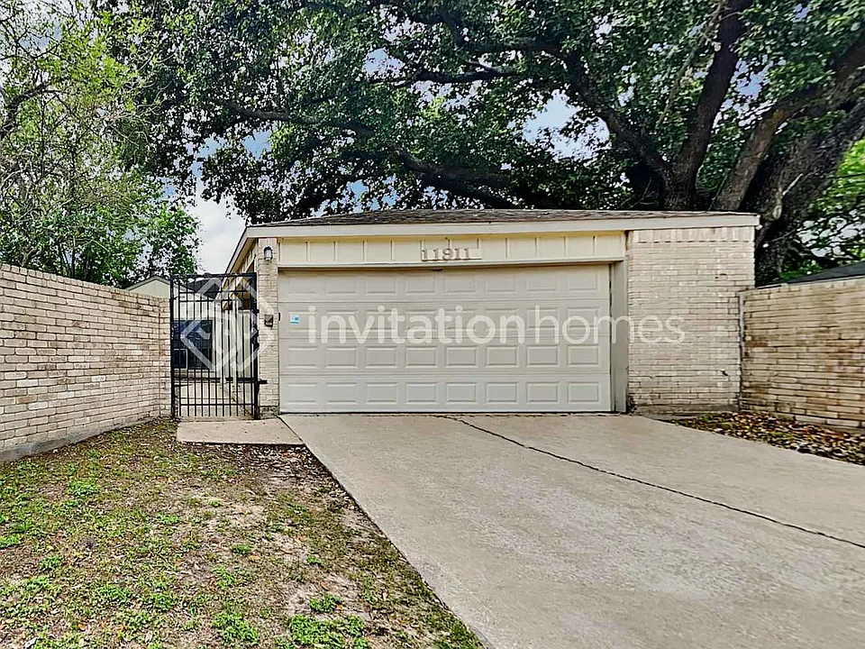 11911 N Youngwood Ln