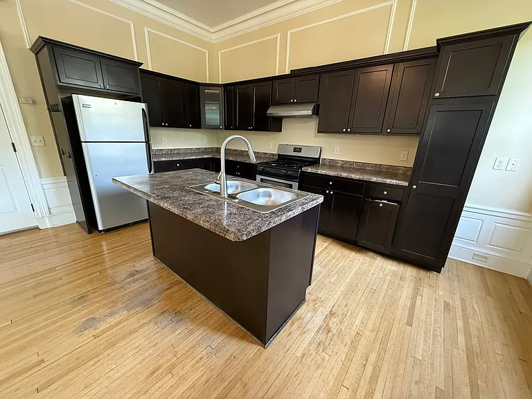 Cass Street Apartments — Photo 8