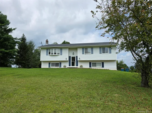 38 Brill Lane, Poughquag, NY 12570