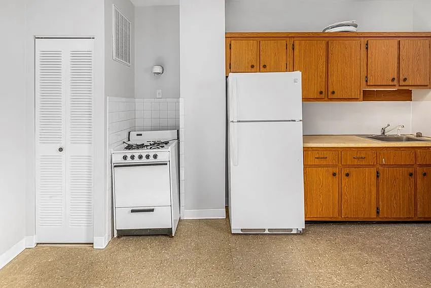 2 bed, $2,952 — Photo 4