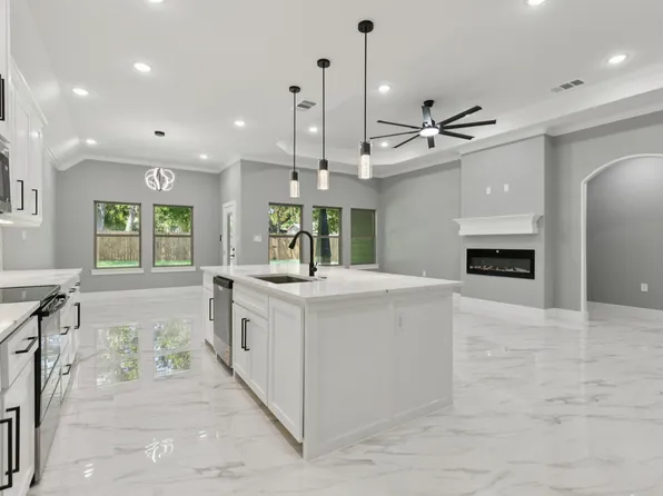 2110 El Paso St, Grand Prairie, TX 75051