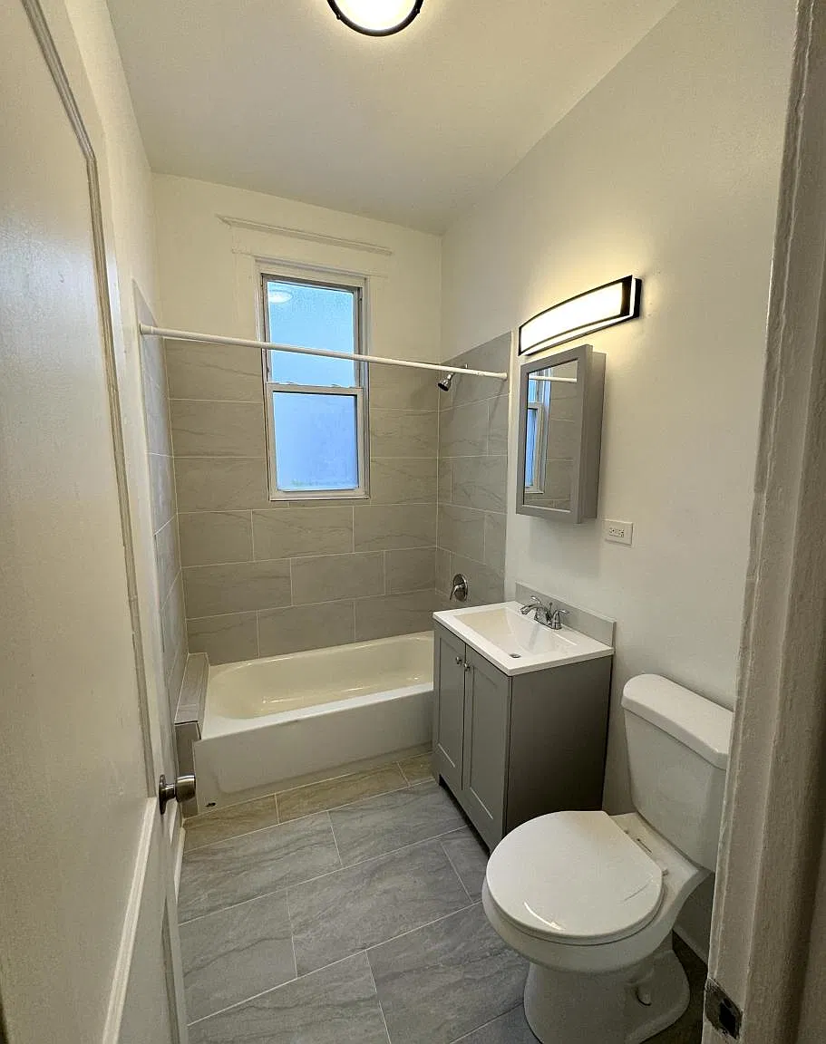 2 bed, 1080 sqft, $1,585 — Photo 2
