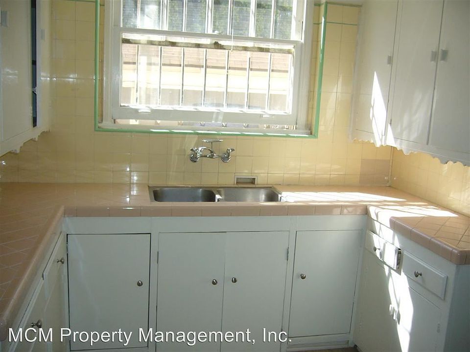 2nd image of 335 1/2 N Hayworth Ave