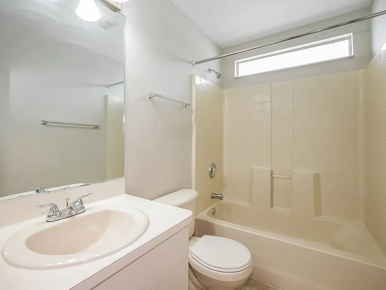 313 SE 26th Ter — Photo 15
