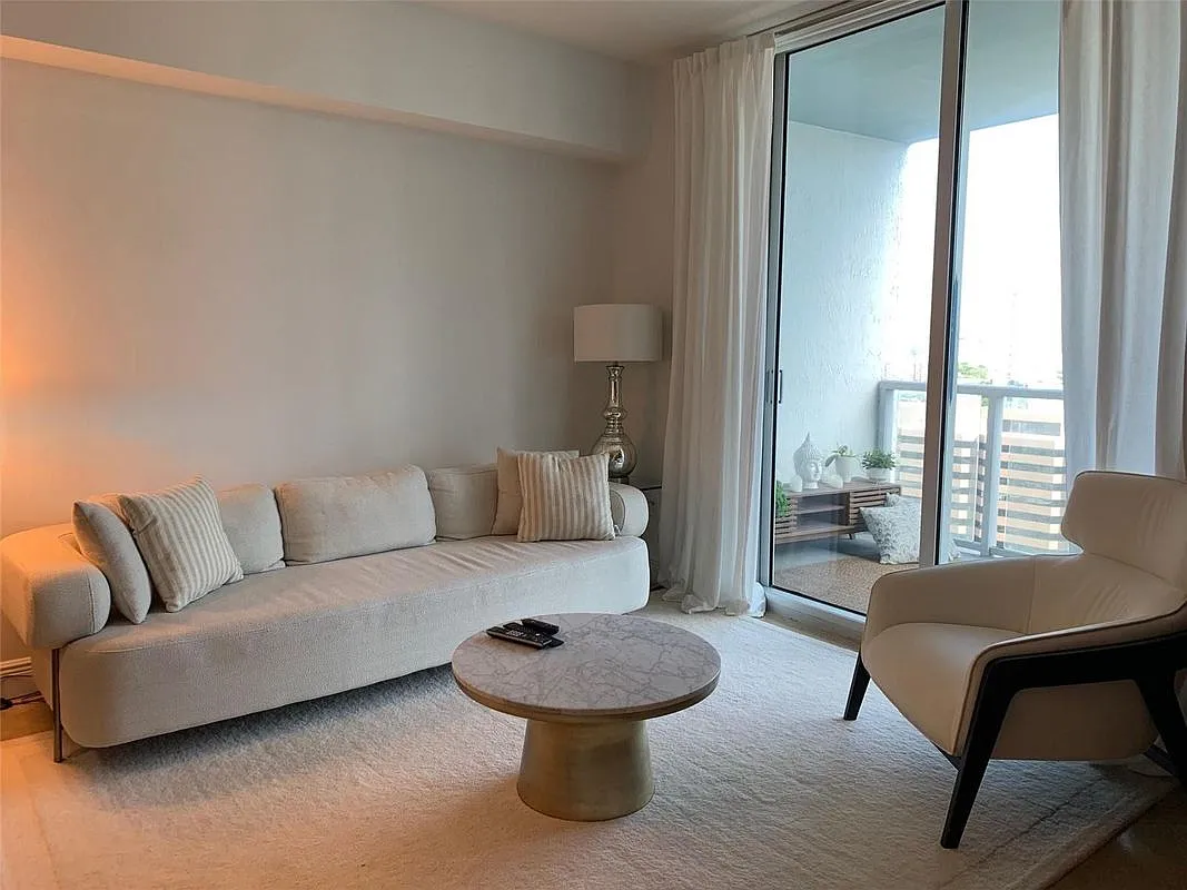 2 bed, 2.5 bath, 1290 sqft, $3,600 — Photo 4