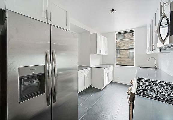 4th image of 155 E 55th St #12H