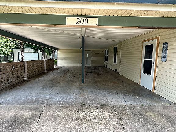 4th image of 200 SE Lincoln Ave