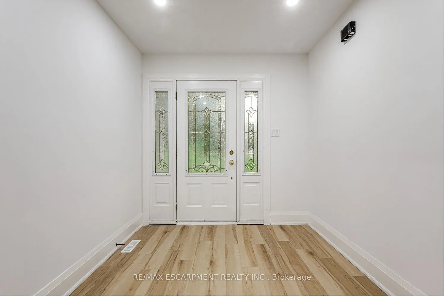 7 bed, $6,000 — Photo 1