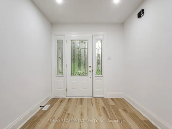 2104 Mississauga Rd, Mississauga, ON L5H 2K6