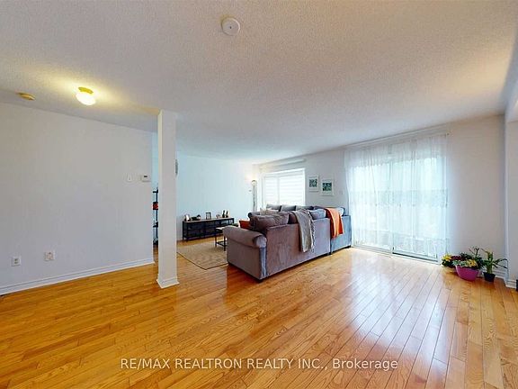 2nd image of 102 Royal Chapin Cres