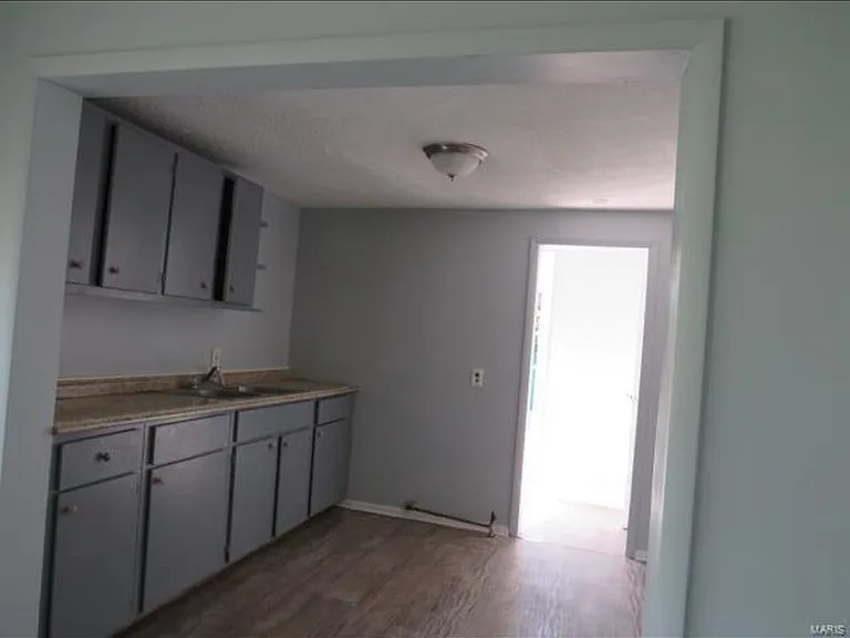 3607 Falling Springs Rd — Photo 2