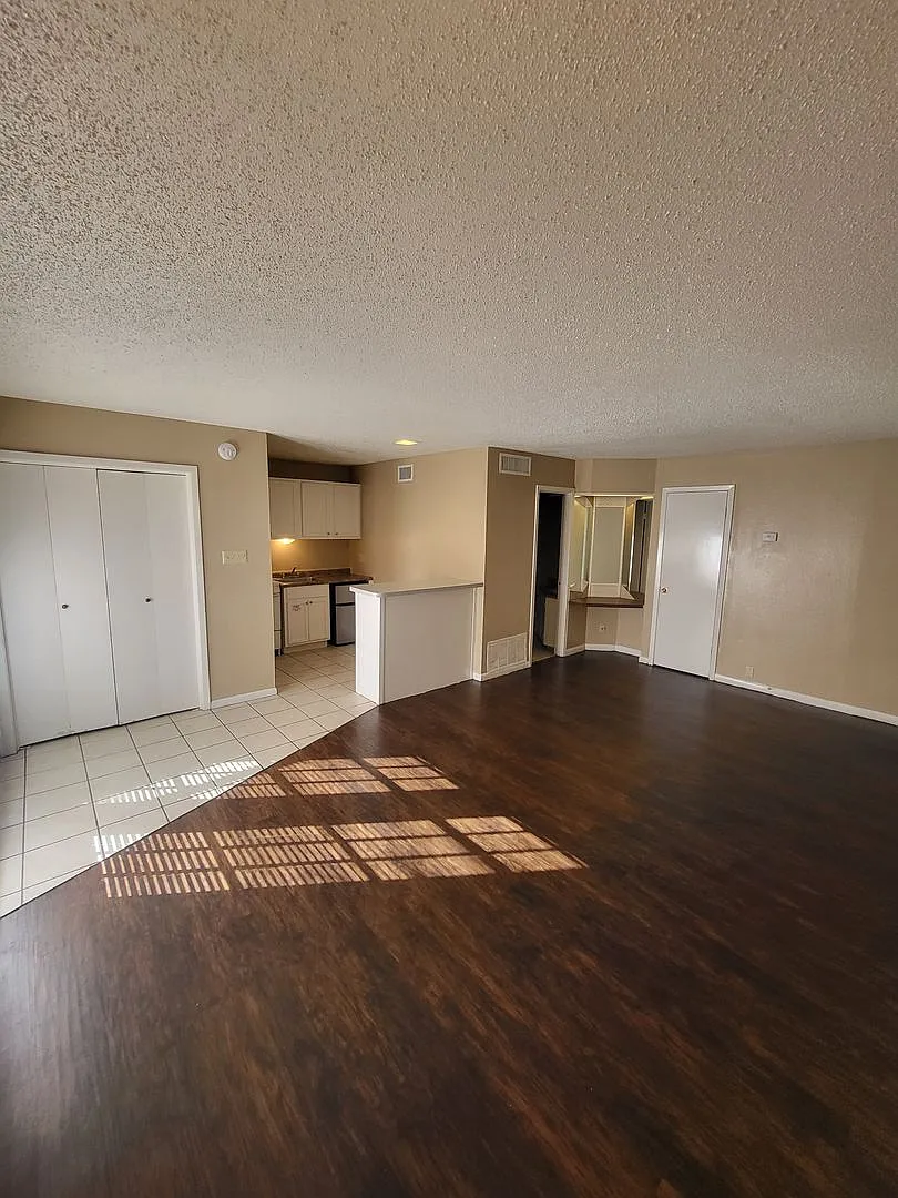 Citadel Apartments — Photo 2