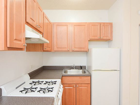 2nd image of 1742 N Humboldt Blvd Unit 503