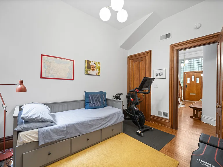 2110 N Dayton St — Photo 16