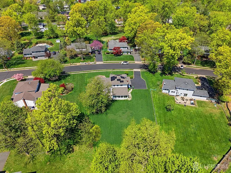 34 Ventnor Dr — Photo 3