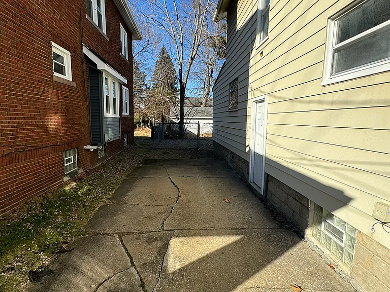 1056 Burkhardt Ave — Photo 22
