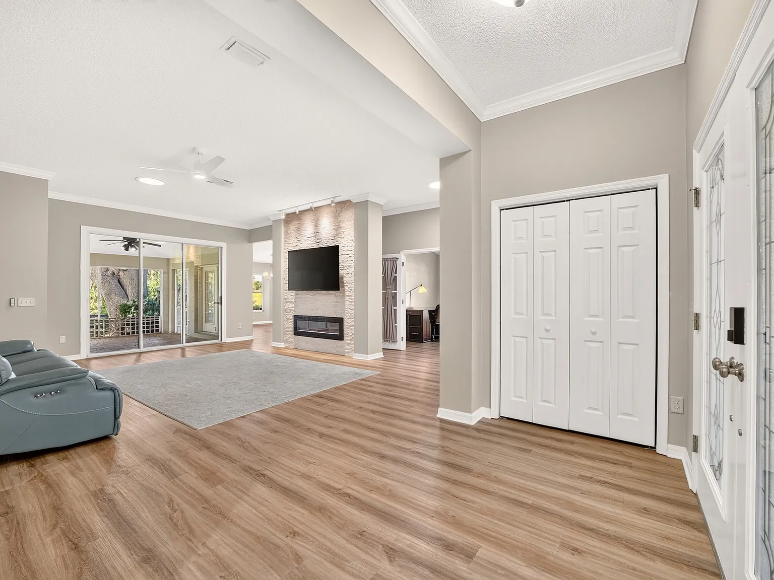 2 bed, 1806 sqft, $3,000 — Photo 3
