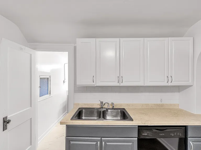 1046 Courtney St NW #2 — Photo 3