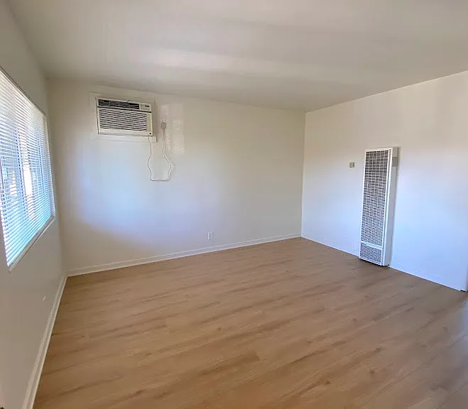 511 W Foothill Blvd #C — Photo 4
