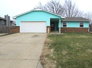 1112 S Meadowhaven Ln, Derby, KS 67037