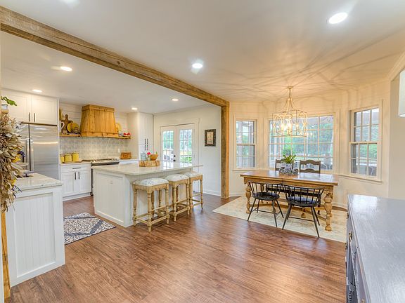 3rd image of 1689 Cedarcrest Cv
