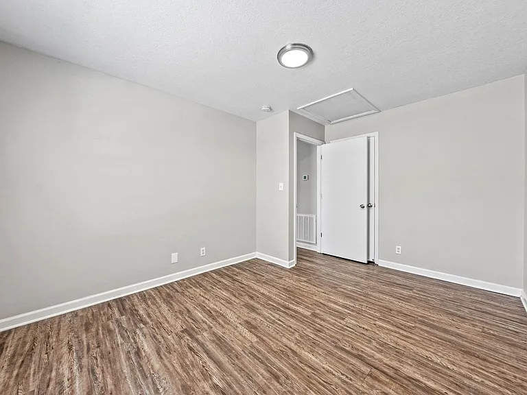 Lexington Drive -209 — Photo 15