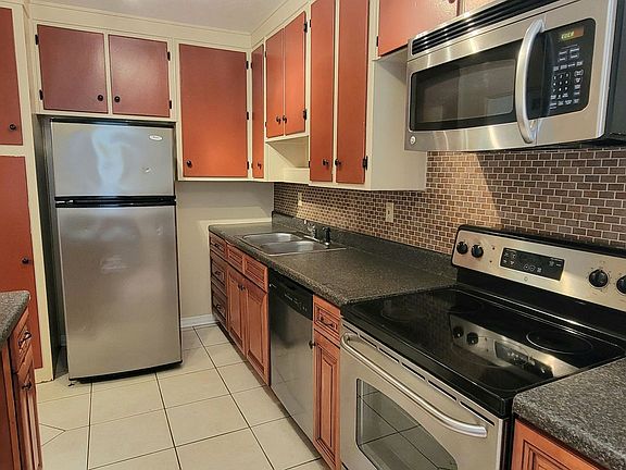5th image of 3005 Walton St APT 4