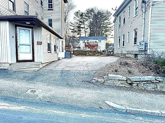 3rd image of 42 Maple St