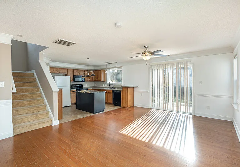 13716 Riding Hill Ave — Photo 6
