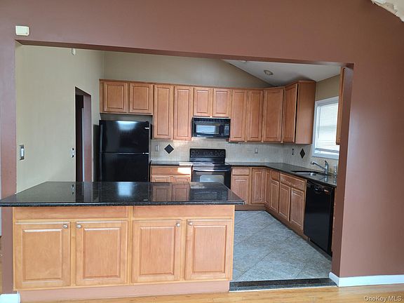 5th image of 2871 Shore Road