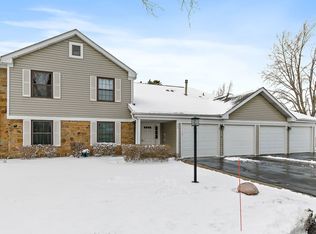 320 Woodbury Ct APT D1, Schaumburg, IL 60193