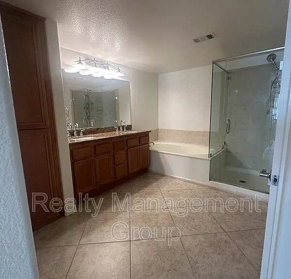 301 W G St #307 — Photo 12