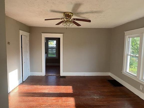 3rd image of 2117 Grand Ave