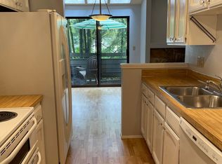 19125 Ballinger Way NE APT 202, Shoreline, WA 98155