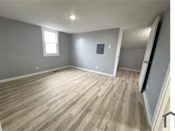 617 E 29th St #3, Anderson, IN 46016