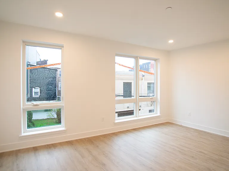 1325 N Lee St — Photo 16