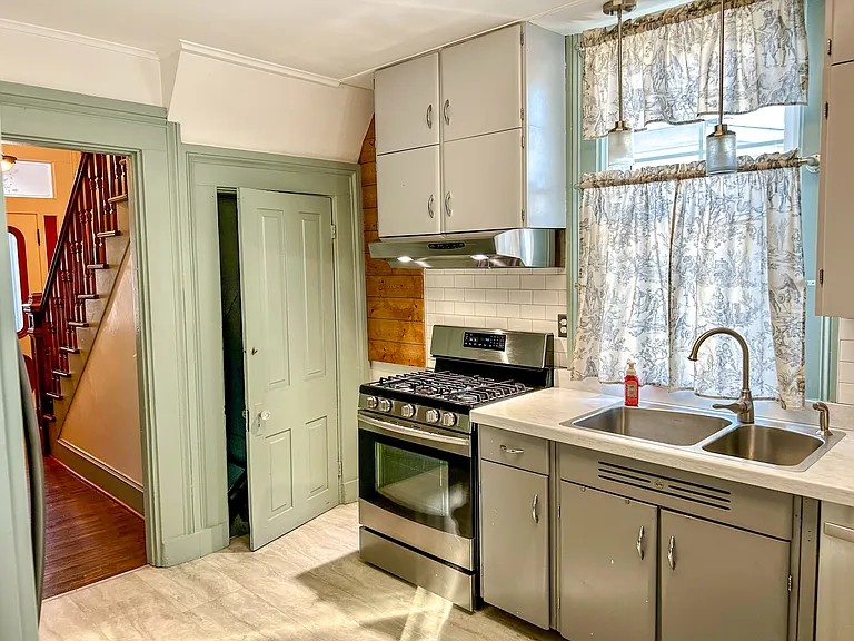 1441 Park Ave — Photo 3