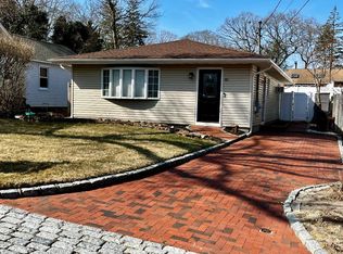 40 Rockaway Dr, Sound Beach, NY 11789