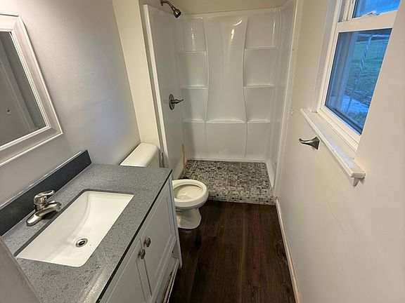 4th image of 111 Thames Dr
