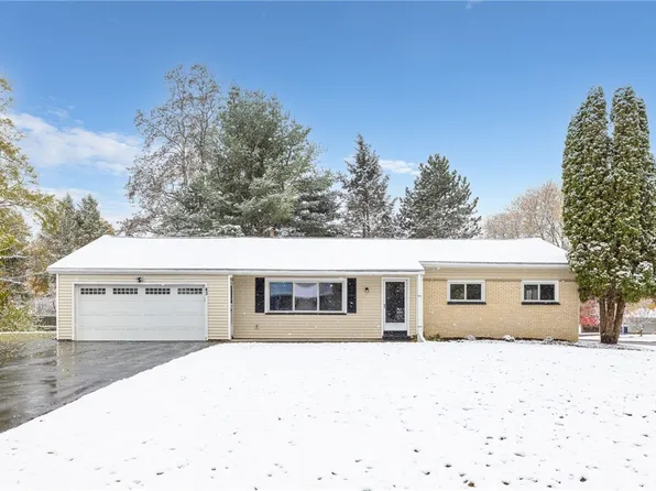 43 Longsworth Dr, Rochester, NY 14625