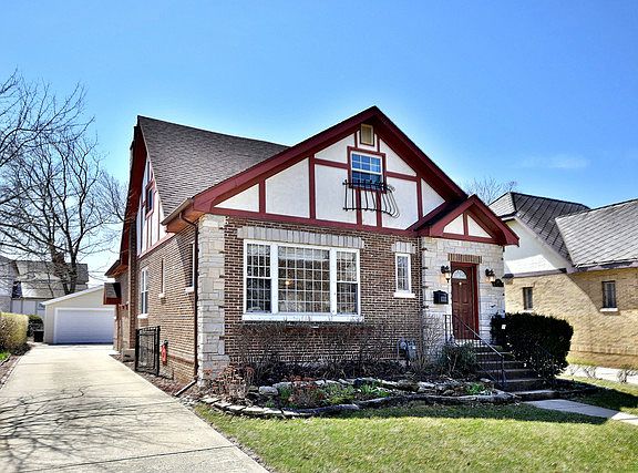 2nd image of 468 W Montrose Ave