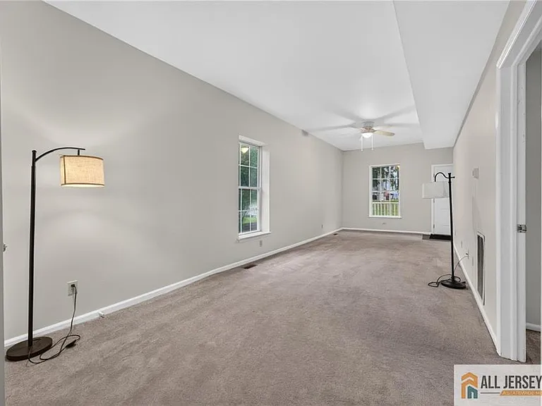 42 Main St #1 — Photo 4