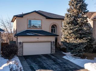 109 E Simcrest Hts SW, Calgary, AB T3H 4K1