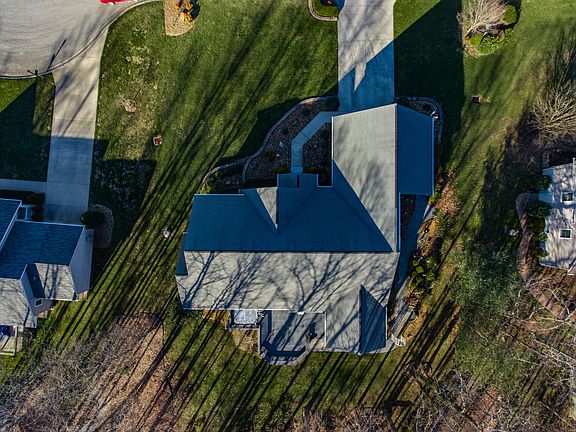 3rd image of 57 Loxley Ln