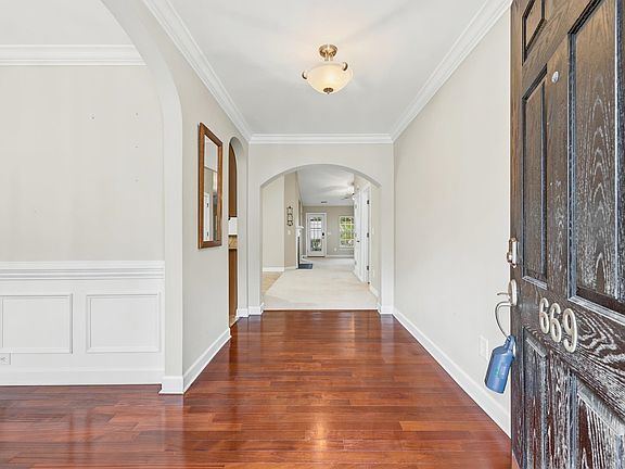 4th image of 669 Twinflower St.