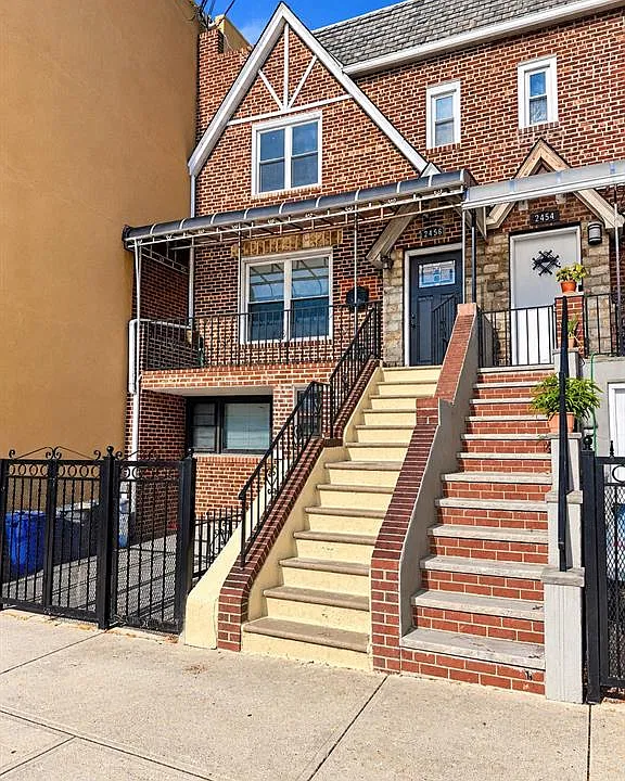 24-56 33rd St #2