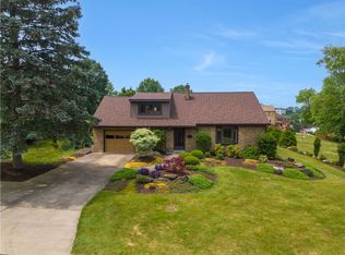 204 Pickwick Dr, Bethel Park, PA 15102