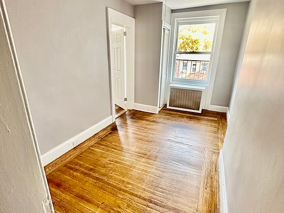 3rd image of 279 Henry St APT 9